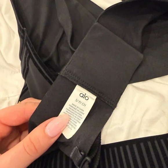 ALO Yoga Black Leggings & Sports bra - Picture 6 of 6